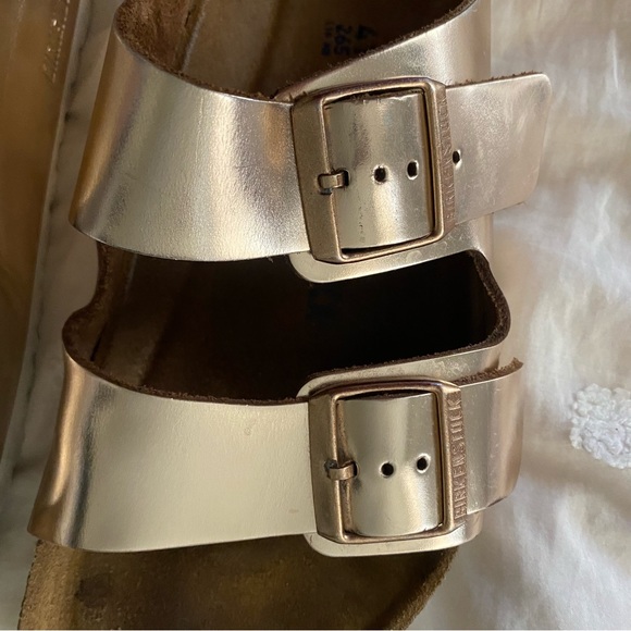 Metallic Bronze Arizona Birkenstocks size 10 - Picture 4 of 11